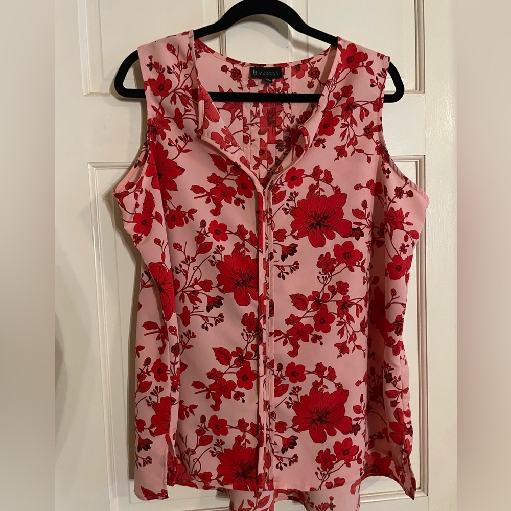 Bobeau Sleeveless Blouse in Pink and Red Floral Size 1X